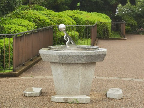 港の見える丘公園の日時計